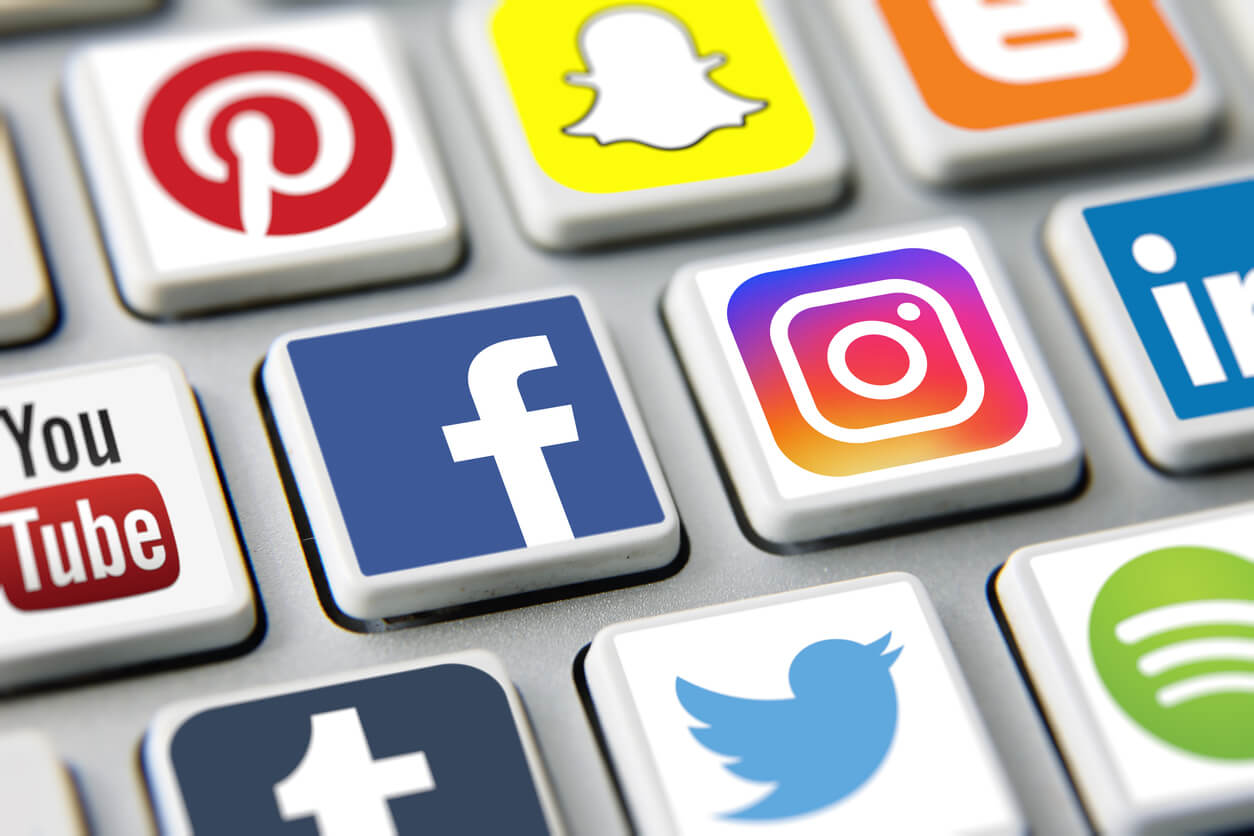Apologie de crimes via les médias sociaux : le gouvernement met en garde les auteurs